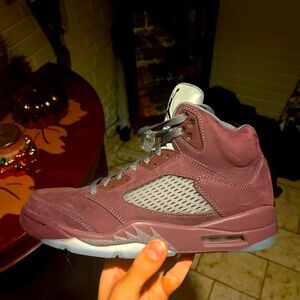 Burgundy jordan 5s, size 9M/ 10 1/2W